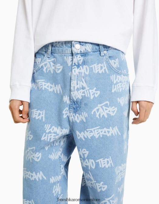 Bershka bărbați blugi largi imprimați albastru deschis Z86D3200 îmbrăcăminte