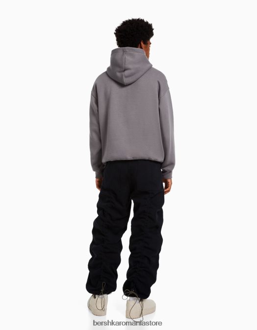 Bershka bărbați blugi transpirați cu parașuta adunați negru Z86D3114 îmbrăcăminte