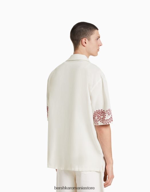Bershka bărbați camasa cu maneca scurta brodata cu in aproape alb Z86D2858 îmbrăcăminte