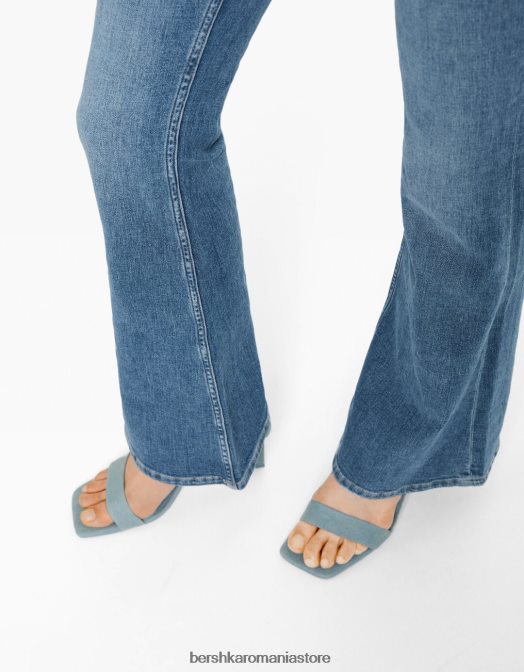 Bershka femei blugi evazati albastru deschis Z86D1492 îmbrăcăminte