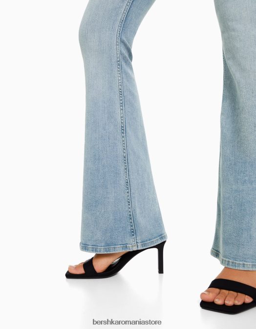 Bershka femei blugi evazati albastru deschis Z86D1974 îmbrăcăminte