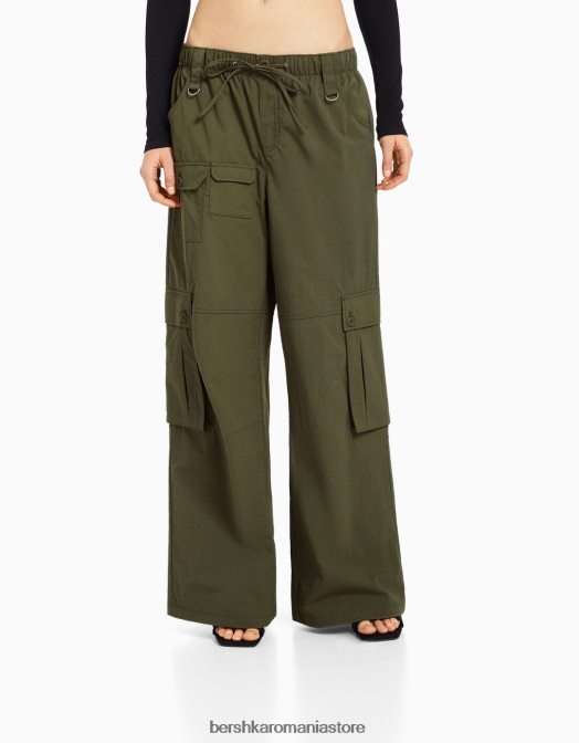 Bershka femei pantaloni cargo largi din nailon cu buzunare multiple kaki Z86D1334 îmbrăcăminte