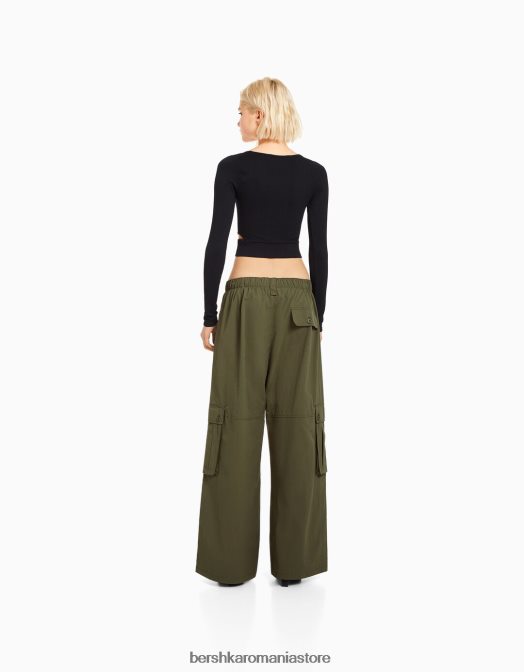 Bershka femei pantaloni cargo largi din nailon cu buzunare multiple kaki Z86D1334 îmbrăcăminte