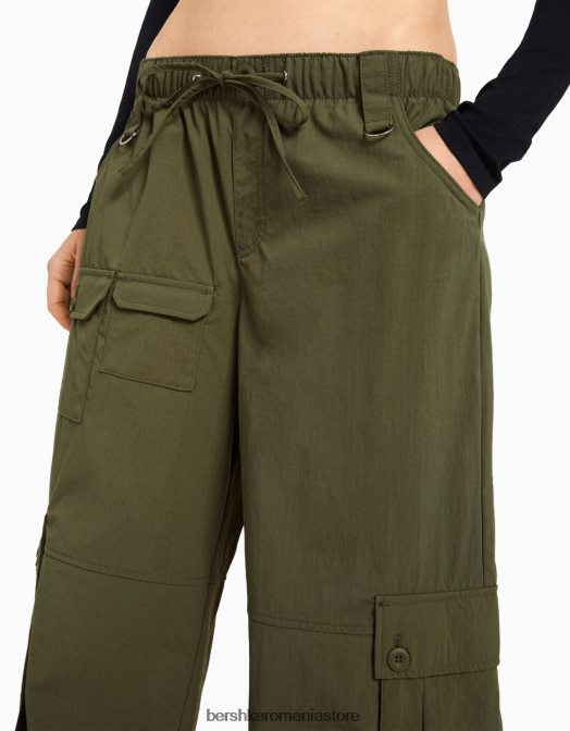 Bershka femei pantaloni cargo largi din nailon cu buzunare multiple kaki Z86D1334 îmbrăcăminte