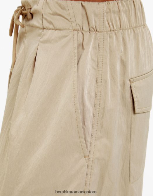 Bershka femei pantaloni cargo în amestec de nailon cămilă Z86D1355 îmbrăcăminte