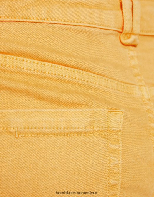 Bershka unisex pantaloni scurți din twill confortabil cu tiv răsucite galben Z86D4030 îmbrăcăminte