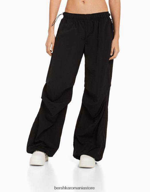Bershka unisex pantaloni de jogging cu parașuta din nailon negru Z86D3884 îmbrăcăminte